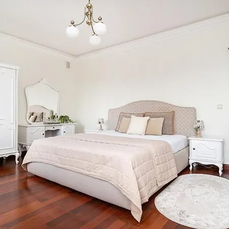 Old Town Gate Apartment *